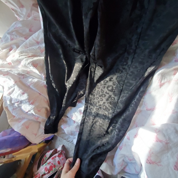 Lepard print silk pants from francescas boutique - Picture 4 of 4